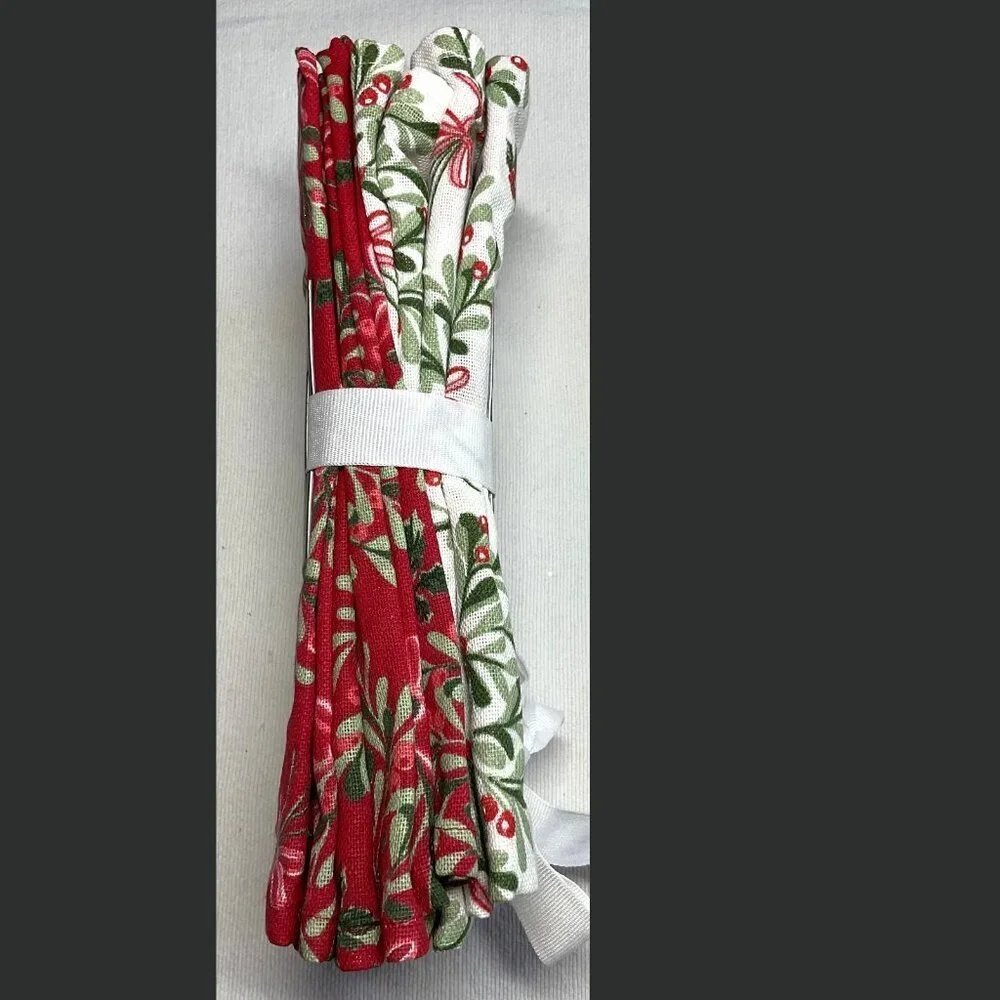 NWT TAHARI HOME CLOTH NAPKINS (8ct) RED GREEN WHITE BERRIES 18 X 18 100% COTTON